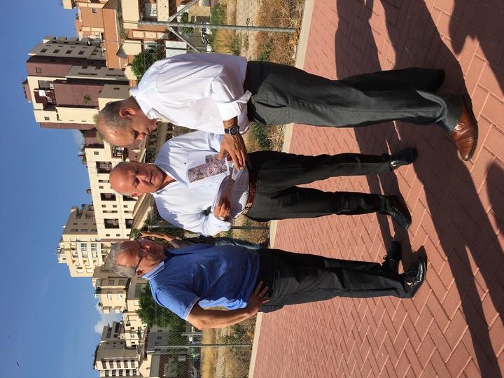 Visita del gerente del SMS a los terrenos para ampliar dotaciones del Área VI de Salud