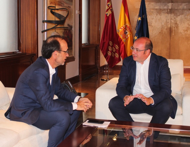 El presidente de la Comunidad, Pedro Antonio Sánchez, se reunió hoy con el presidente de Cofides, Salvador Marín