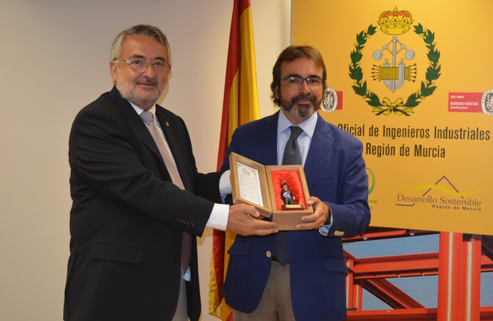 El consejero se reúne con el Colegio de Ingenieros Industriales de la Región (2)