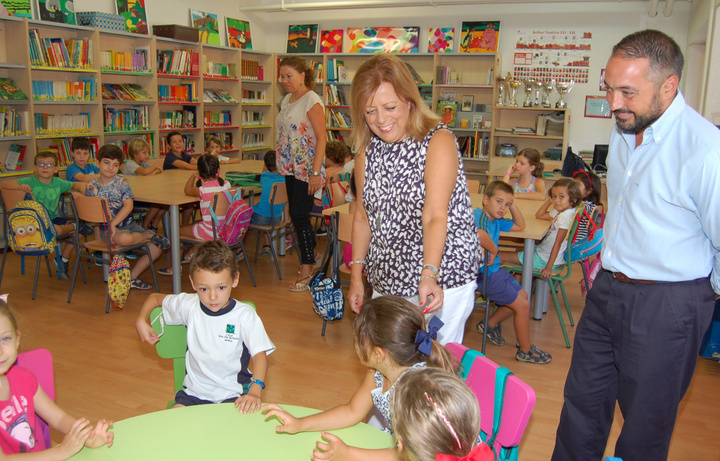 La consejera de Educación asiste al inicio del curso escolar en el colegio Nuestra Señora de Atocha de Murcia / 2