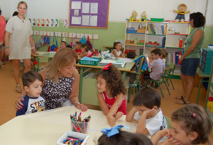 La consejera de Educación asiste al inicio del curso escolar en el colegio Nuestra Señora de Atocha de Murcia / 3