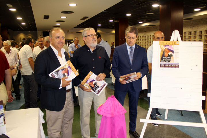 Presentación de la revista taurina 'El Capote' (1)