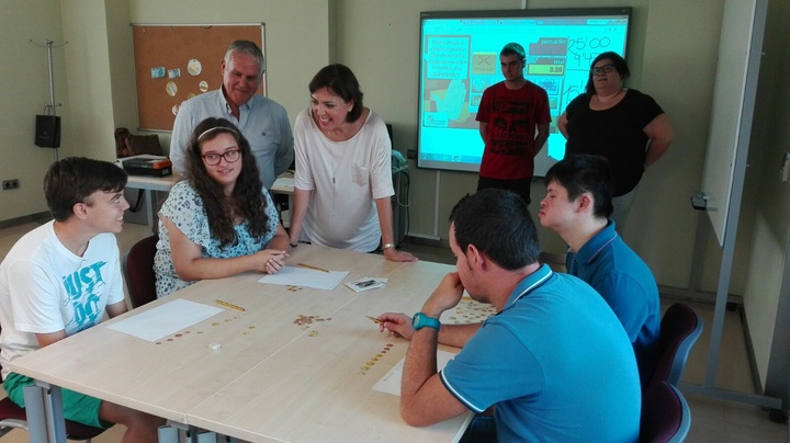 Guillén visita el Centro de Promoción de la Autonomía Personal de Fundown