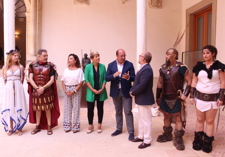 El presidente recibe a representantes de la Federación de Tropas y Legiones de Carthagineses y Romanos (2)