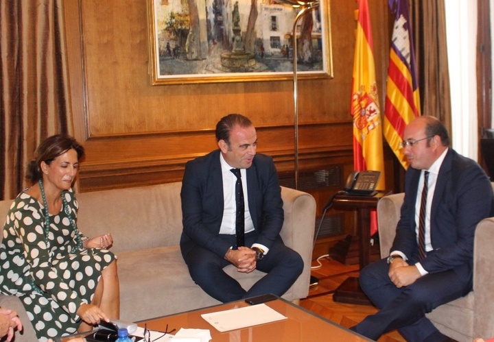El presidente de la Comunidad se reúne con el vicepresidente ejecutivo y consejero delegado de Meliá Hotels International