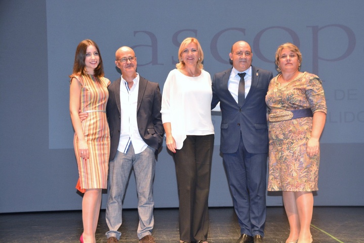 Presentación del calendario solidario de Ascopas