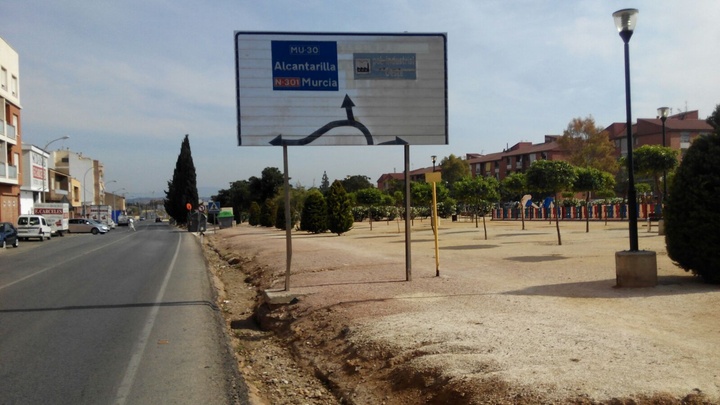 Tramo urbano de la carretera RM-611 a su paso por El Palmar