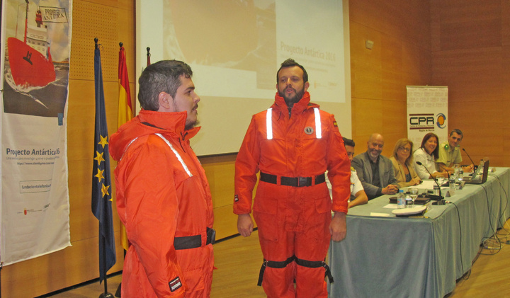 La consejera de Educación y Universidades, María Isabel Sánchez-Mora, junto a los representantes del Comité Polar Español, el Ejército de Tierra, la Armada Española y la Fundación Telefónica, en la presentación hoy del proyecto de educación digital 'Antártica' / 2