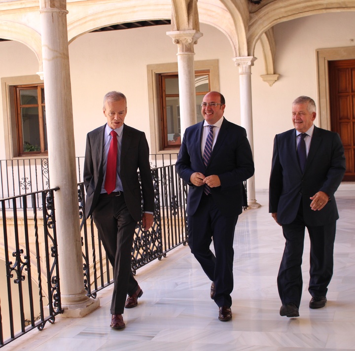 El presidente de la Comunidad recibe al embajador de Bélgica en España, Pierre Labouverie (1)