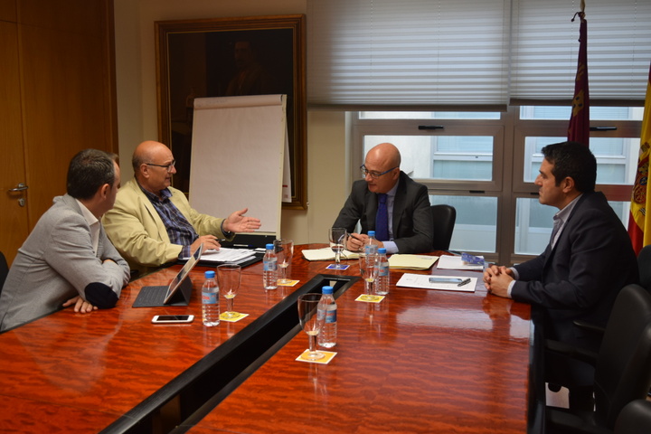 Reunión para tratar la gestión de los polígonos industriales