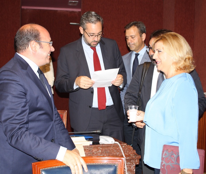 El presidente de la Comunidad Autónoma en la Asamblea Regional (2)