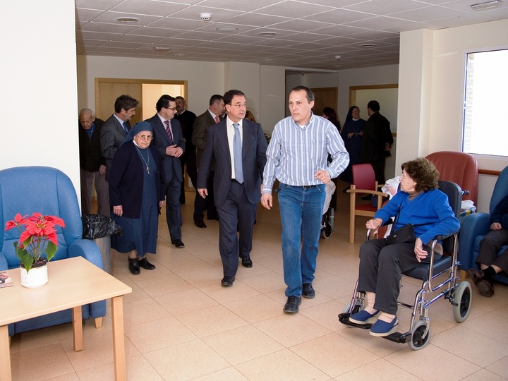 Visita del consejero de Política Social a la residencia "Hogar de Nazaret"