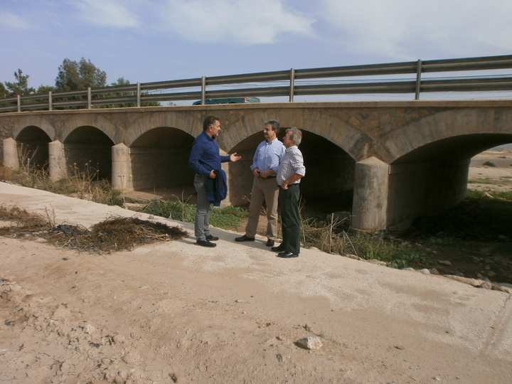 El director general de Carreteras visita la Rambla de Viznaga de Lorca