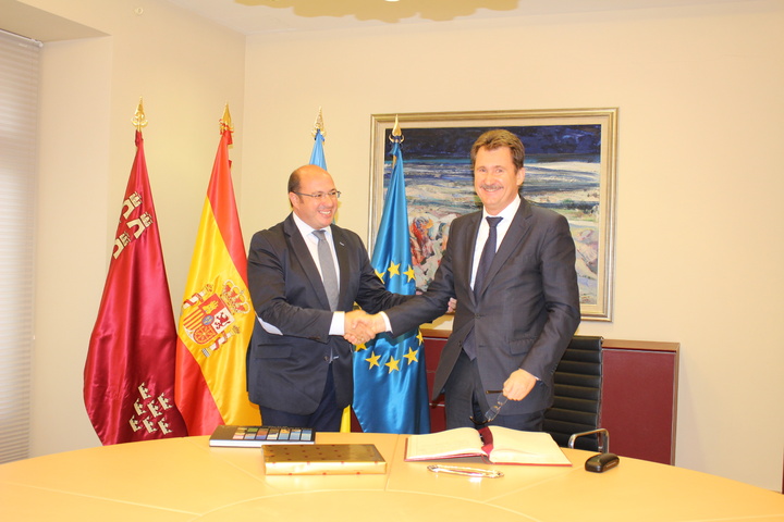 El presidente de la Comunidad, Pedro Antonio Sánchez, se reunió hoy con el embajador de Ucrania en España, Anatoliy Scherba