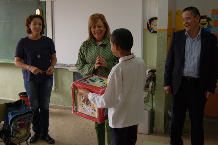 Visita de la consejera de Educación y Universidades, María Isabel Sánchez-Mora, al colegio Nuestra Señora de la Paz de Murcia/1
