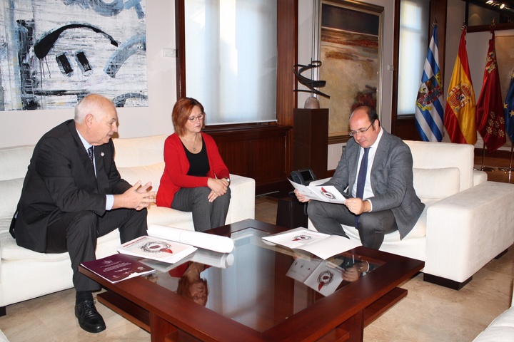 Pedro Antonio Sánchez se reúne con la alcaldesa de Jumilla y el presidente de la Junta Central de Hermandades de Semana Santa de este municipio