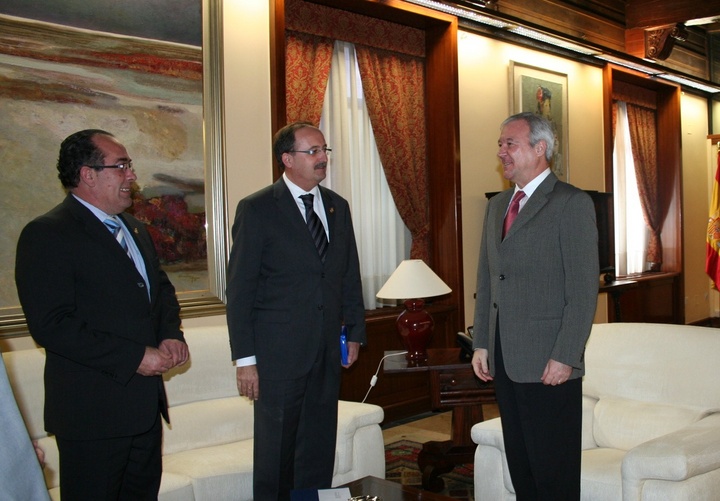El presidente Valcárcel recibió al Hermano Mayor de la Real e Ilustre Cofradía de Nuestro Padre Jesús Resucitado de Cartagena.