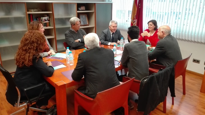 Reunión de la consejera de Sanidad, Encarna Guillén, con representantes del Grupo Parlamentario Podemos