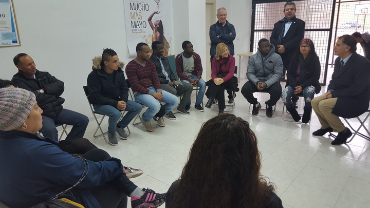 Violante Tomás visita la Asociación Comisión Católica Española de Migración (ACCEM)