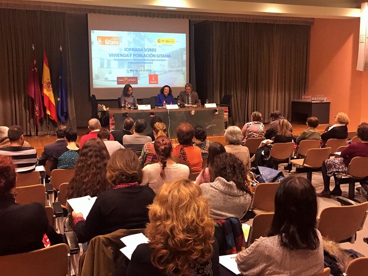 La secretaria general de la Consejería de Fomento e Infraestructuras inaugura la jornada Vivienda e inclusión residencial de población gitana 2015