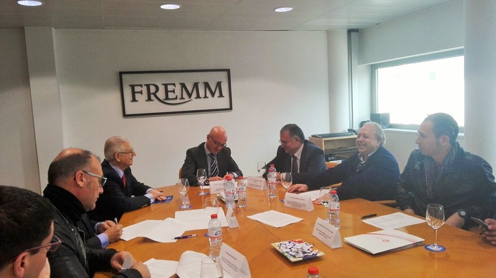 Juan Hernández asiste a la firma del convenio colectivo de la industria siderometalúrgica de la Región