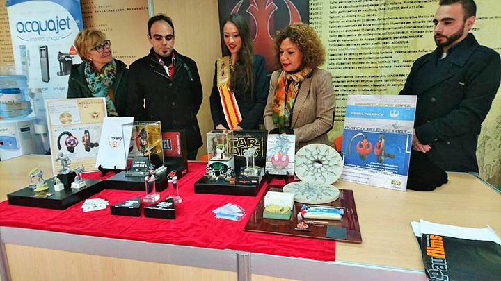 La Feria de Artesanía de Navidad de Murcia cuenta con un stand de miniaturas