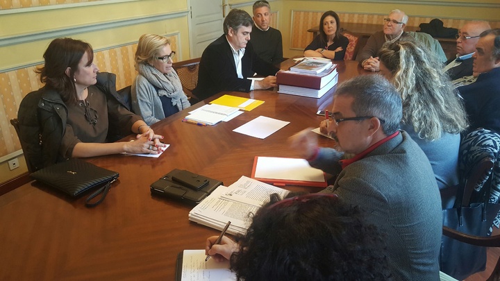 La consejera mantiene reuniones de trabajo con el presidente de COEC (Confederación Comarcal de Organizaciones Empresariales de Cartagena) y con representantes de la Federación de Asociaciones de Vecinos, Usuarios y Consumidores de Cartagena y Comarca (FAVCAC). y 2