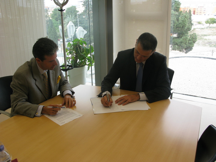 El director general de Promoción Turística, Ángel Campos Gil y Javier González-Soria y Moreno de la Santa, director de la División de Turismo de Google