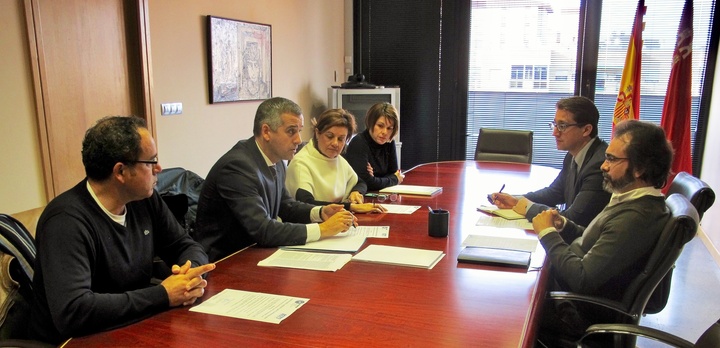 El consejero de Fomento e Infraestructuras se reúne con la Asociación Regional de Autoescuelas de Murcia