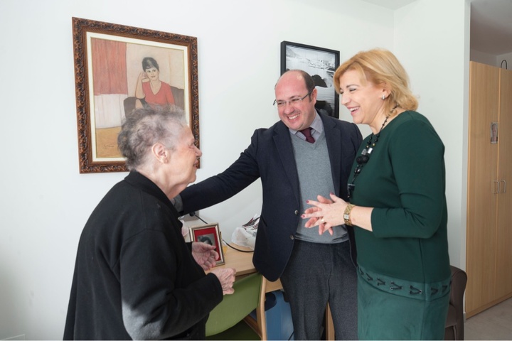 El presidente de la Comunidad inaugura el conjunto residencial 'El Valle de las Palas' (4)