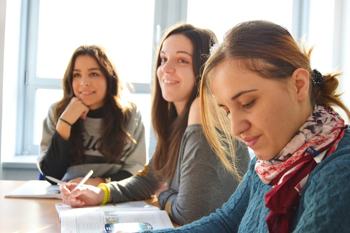 El Servicio Regional de Empleo y Formación ofrece a los jóvenes inscritos en Garantía Juvenil cursos de Inglés, Francés y Alemán