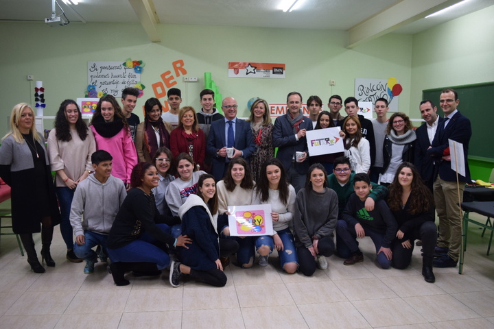 Los consejeros de Desarrollo Económico, Turismo y Empleo y Educación y Universidades, Juan Hernández y María Isabel Sánchez-Mora, han presentado los programas de emprendimiento escolar en el colegio CEI (I)