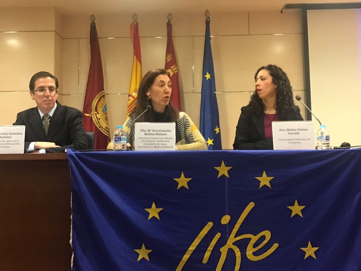 La directora general de Calidad y Evaluación Ambiental, Encarna Molina (centro), durante la inauguración de la Jornada