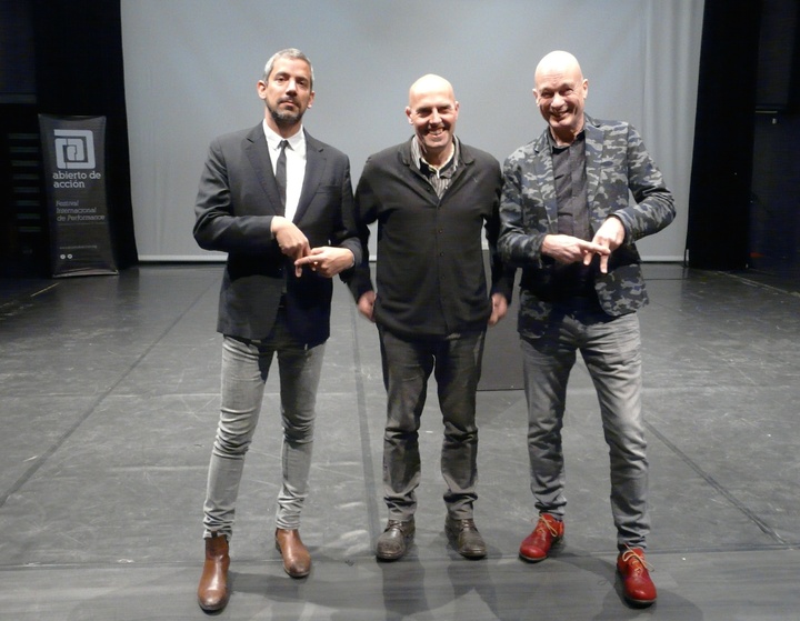 Adrian Notz (i), director artístico del Cabaret Voltaire en Zurich, y Willem Wilhelmus (d), comisario y reconocido artista de acción, durante su visita al Centro Párraga de Murcia.