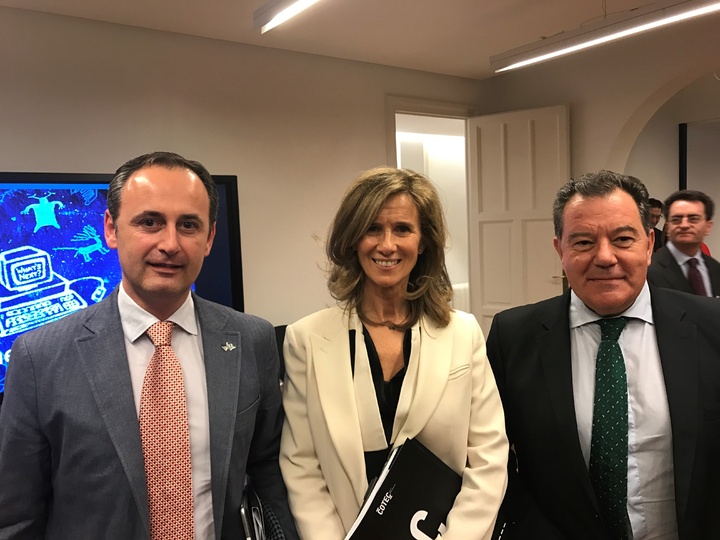 El director del Info, Javier Celdrán, junto a la presidenta de la Fundación Cotec, Cristina Garmendia, y el director de ADER, la agencia regional de La Rioja, Javier Ureña