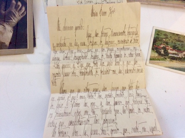 Algunos de los paneles y objetos personales del actor murciano José Crespo que se pueden ver en la muestra que acoge la Filmoteca de la Región. II