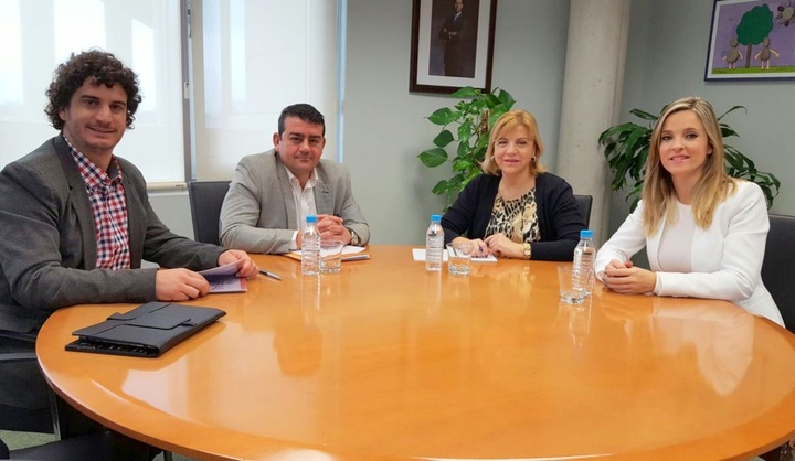 La consejera se reúne con responsables de la asociación de familiares y amigos de enfermos de Alzheimer de Cartagena