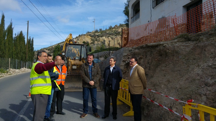 Comienzan las obras para reparar un muro en la carretera que une Abarán con Cieza