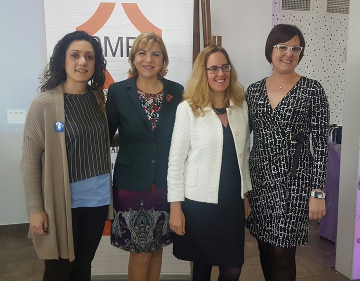 La consejera de Familia e Igualdad de Oportunidades, Violante Tomás, inauguró hoy la jornada 'Mujer empresaria'.