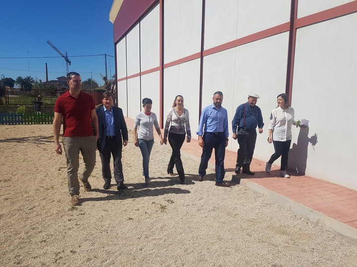 La directora general de Centros Educativos visita el Centro de Educación Infnatil y Primaria Puente de Doñana, de La Albatalía