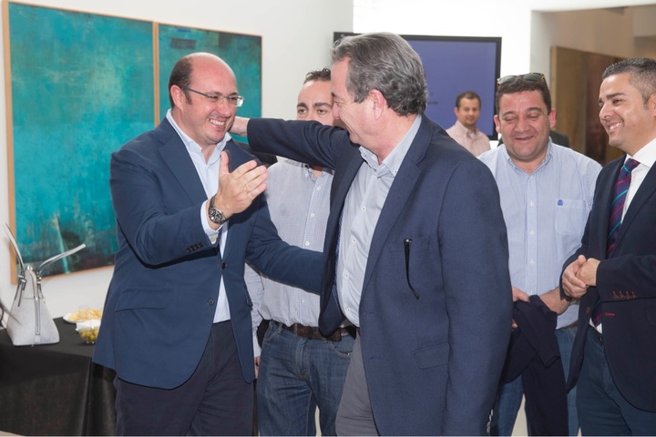 El presidente de la Comunidad mantiene en Blanca un encuentro con regantes con motivo del Día Mundial del Agua (5)