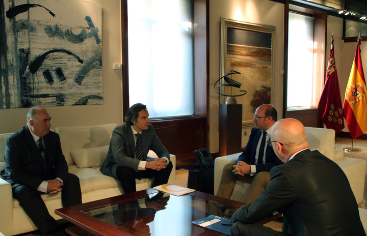 Pedro Antonio Sánchez se reúne con los presiden tes de las asociaciones Asociación Nacional de Productores de Energía Fotovoltaica y Asociación Empresarial de Energías Renovables y Ahorro Energético