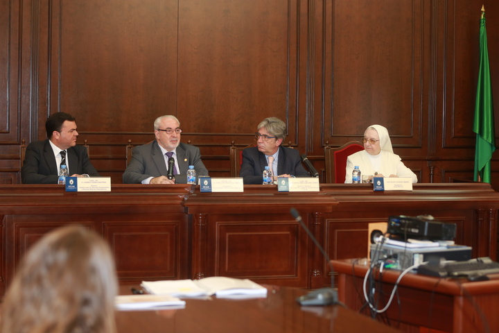 El director-gerente del Instituto Murciano de Acción Social, Imas, Miguel Ángel Miralles, asistió a la presentación de la Cátedra Lares