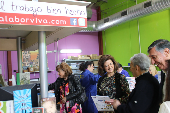 La consejera de Presidencia en funciones, María Dolores Pagán, durante su visita a las instalaciones del Centro Labor Viva, de Feycsa