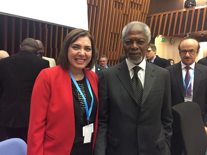 La consejera de Sanidad en funciones, Encarna Guillén, junto al el exsecretario general de las Naciones Unidas, Kofi Annan