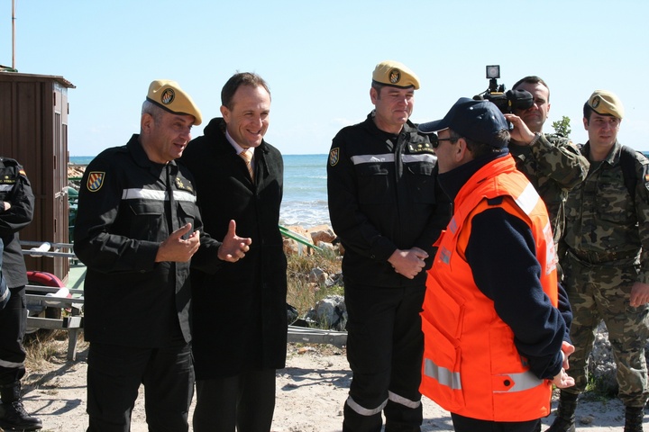 El director general de Protección Civil participa en unas maniobras de la Unidad Militar de Emergencias