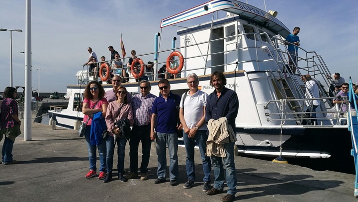 La directora general Juana Mulero posa junto a técnicos de su departamento durante la visita realizada esta mañana a la Estación de Acuicultura Marina del IMIDA, Instituto Murciano de Investigación y Desarrollo Agrario y Alimentario