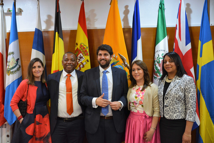 El presidente asiste al acto organizado por el X aniversario del Cuerpo Consular de la Región