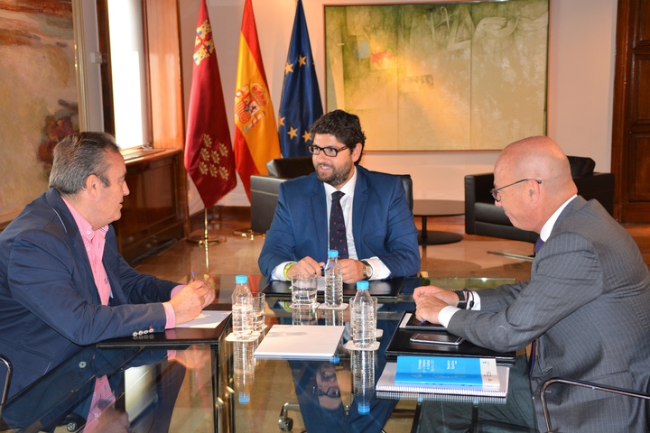 El presidente de la Comunidad se reúne con el secretario general de CC.OO, Comisiones Obreras, en la Región