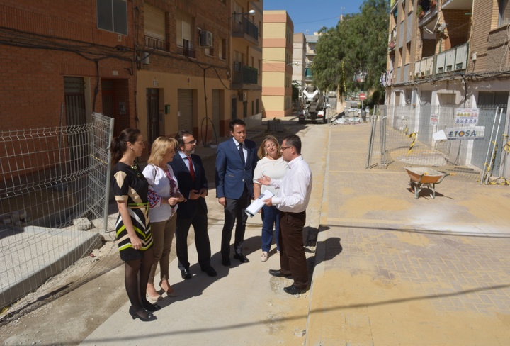 El consejero de Presidencia y Fomento y el alcalde de Lorca visitaron las obras de ejecución en el barrio de Los Ángeles-Apolonia de Lorca 2